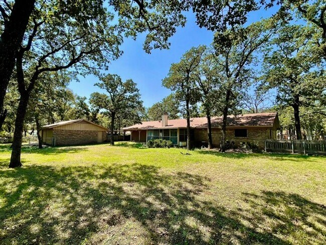 Building Photo - Quiet Community Living in Elm Mott