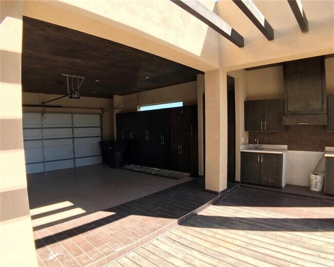 Building Photo - 4701 Sweetwater Ave