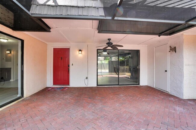 Building Photo - 15217 W Pond Woods Dr