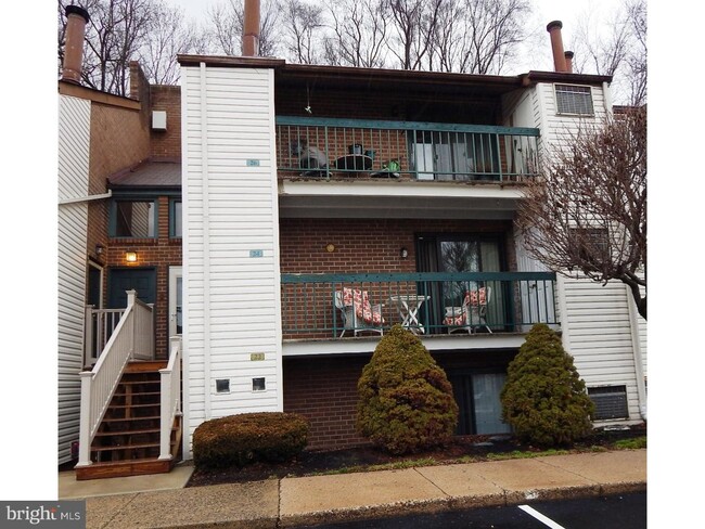 Building Photo - 3750 Clarendon Ave