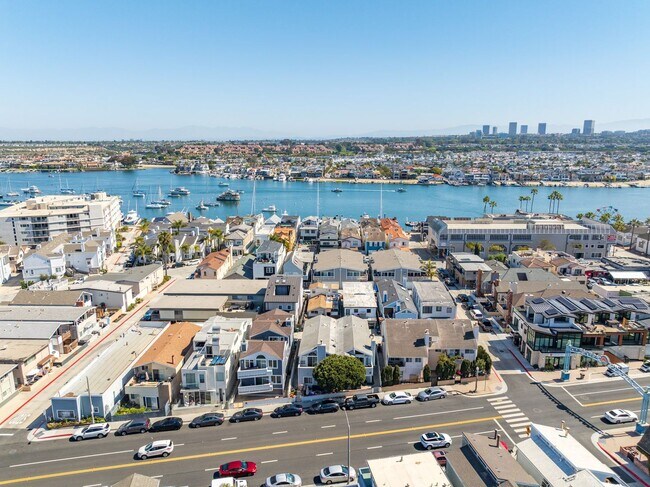 Building Photo - 9-MONTH FURNISHED WINTER RENTAL MID SEPT 2026 THROUGH MID JUNE 2027 **3-car parking**