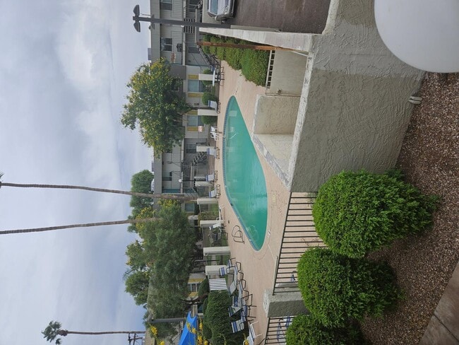 Building Photo - 1310 S Hardy Dr