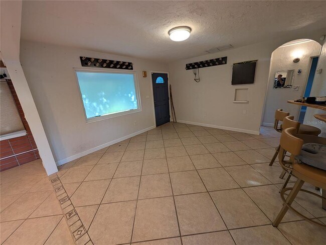 Building Photo - 140 N Briggs Ave