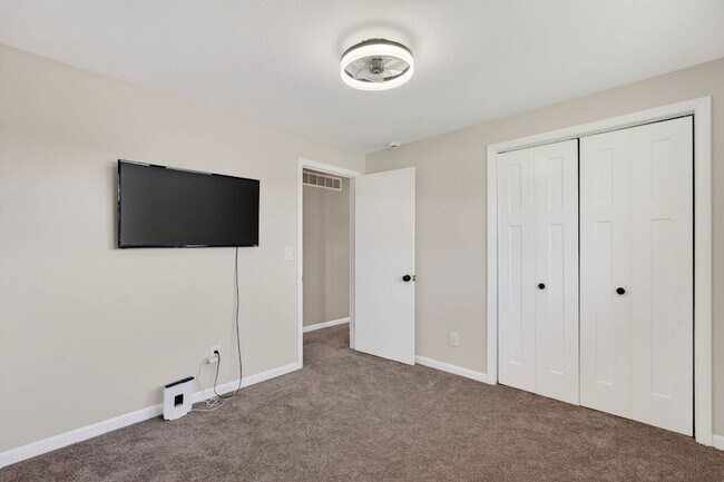 Building Photo - 2091 IL-102