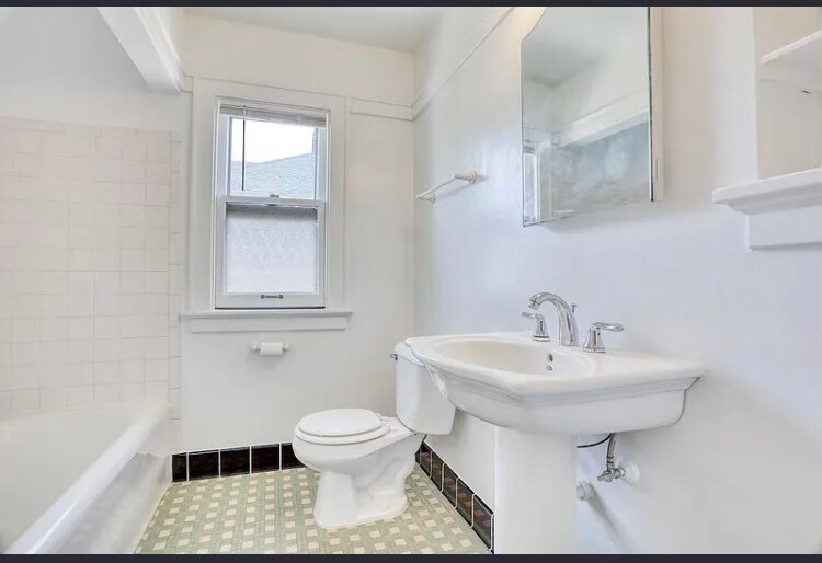 Building Photo - 533 N 63rd St