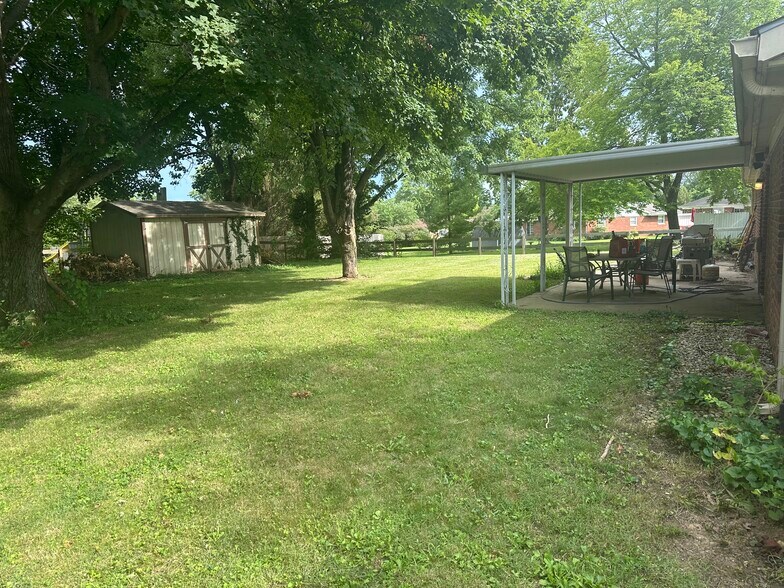 Building Photo - 710 Robindale Dr