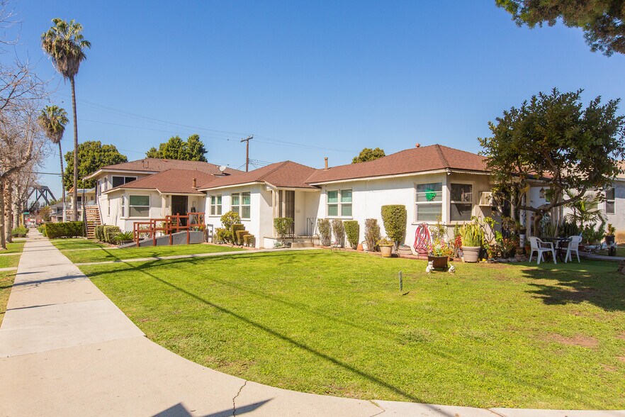 Building Photo - 12725 La Cuarta St
