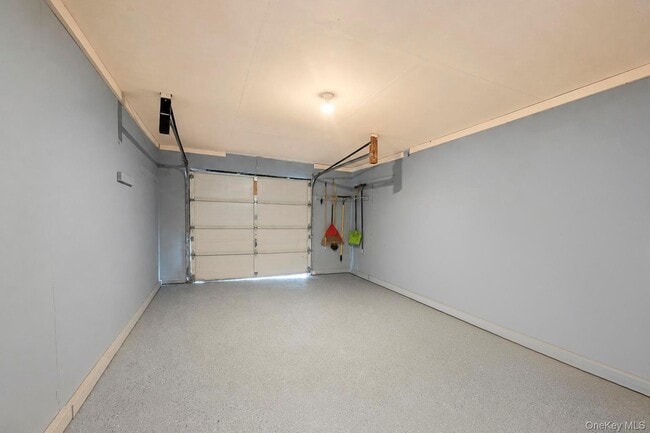 Building Photo - 3173 Roxbury Ln