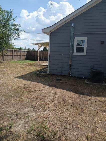 Building Photo - 1411 Miles St