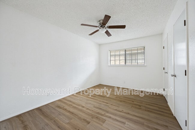 Building Photo - 806 W Belden St