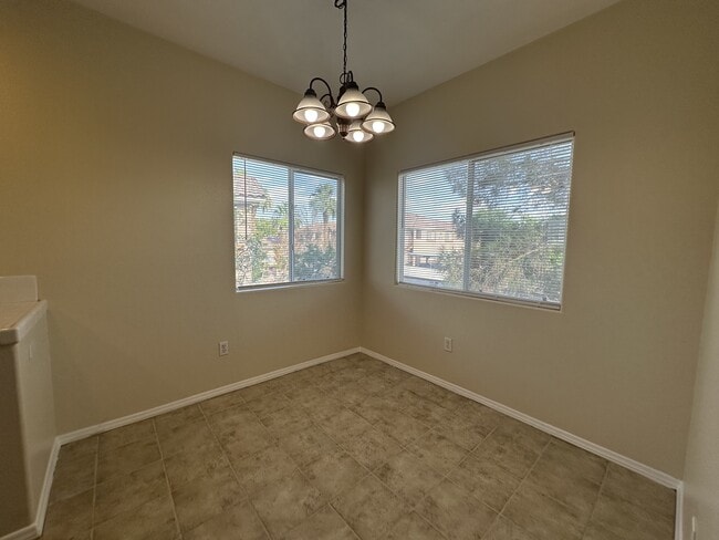 Building Photo - 1050 E Cactus Ave