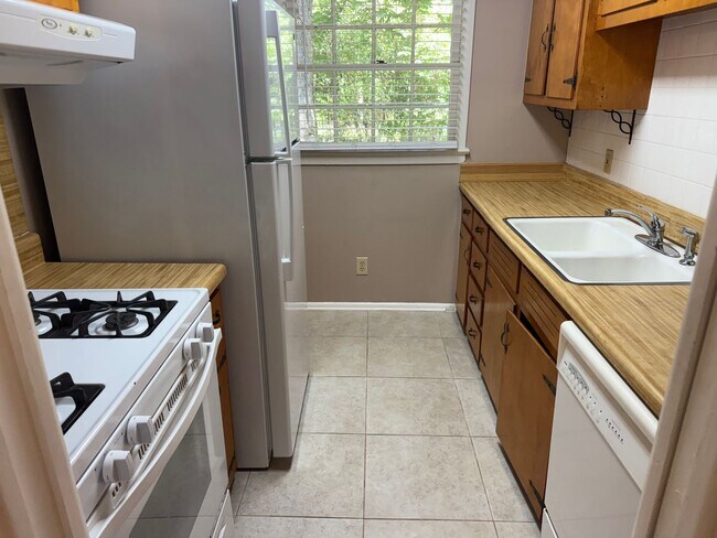 Building Photo - Charming 3-Bedroom Home