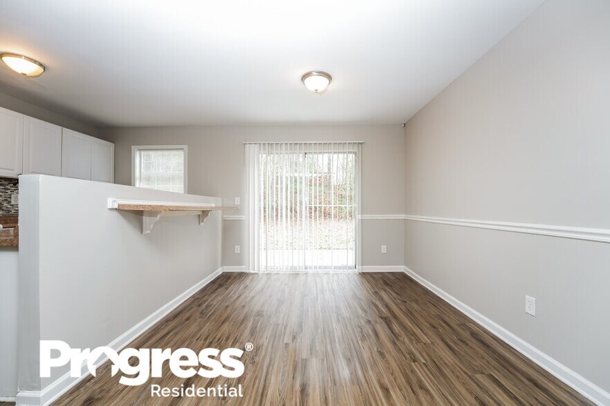 Building Photo - 2855 Robinson Wood Dr