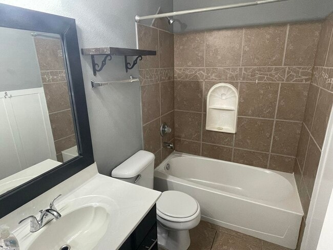 Building Photo - 5724 Saluki Dr