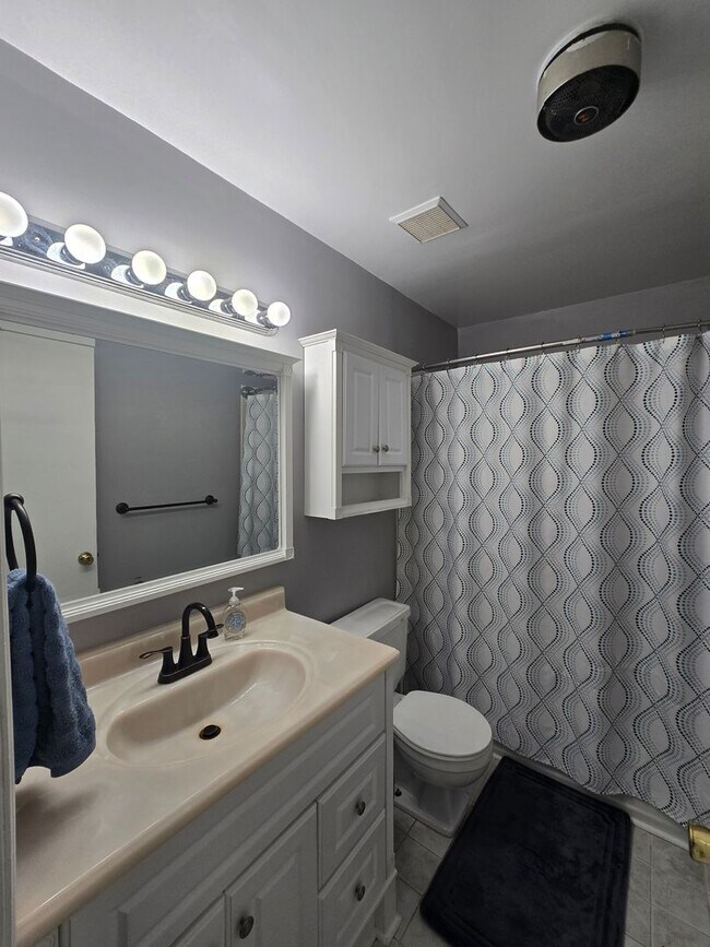 Building Photo - Country Charm Meets City Convenience – You...