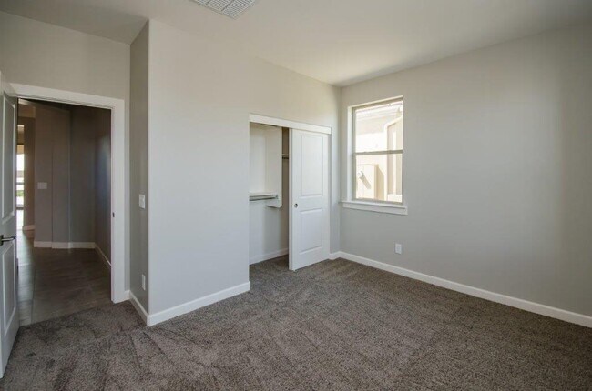 Building Photo - **COMING SOON** AVAILABLE 12/20/25 - Beaut...