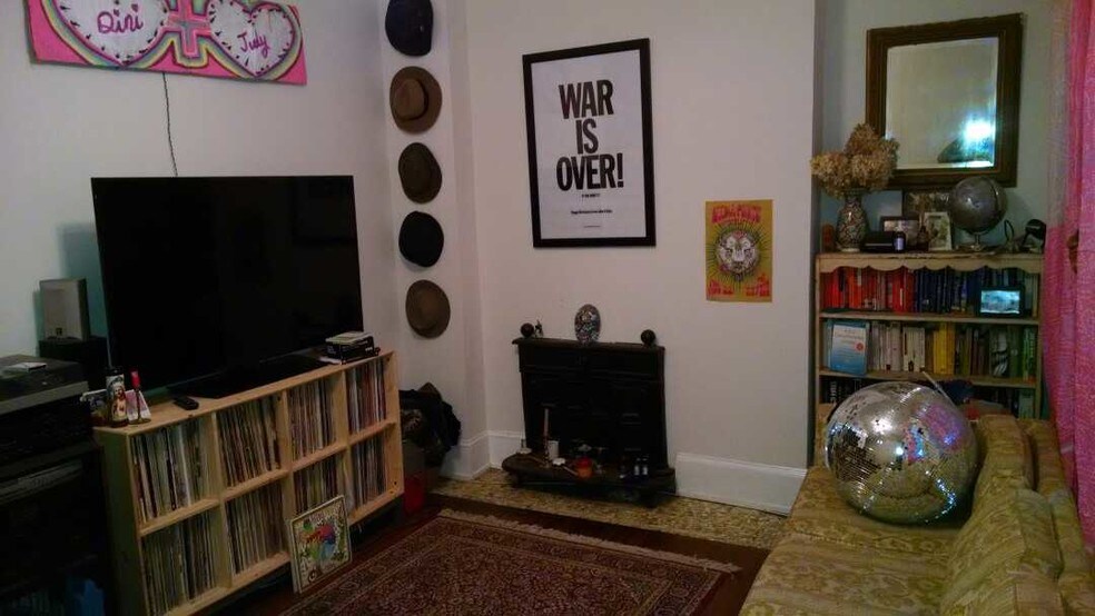 Building Photo - 936 S St Bernard St