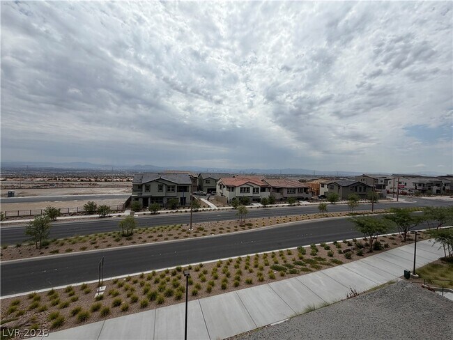Building Photo - 1741 N Desert Foothills Dr