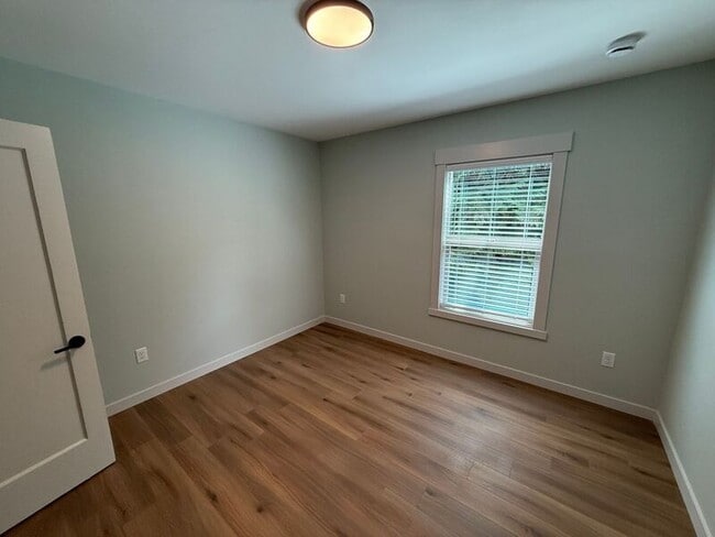 Building Photo - 805 Boxwood Ln SE