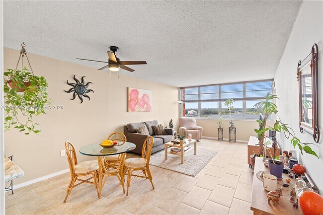 Building Photo - 1301 NE Miami Gardens Dr