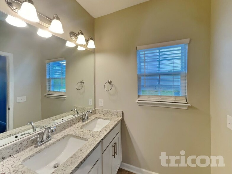 Building Photo - 319 Wyburn Pl