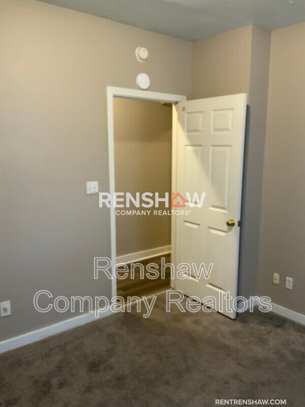 Building Photo - 410 N Connell Ave