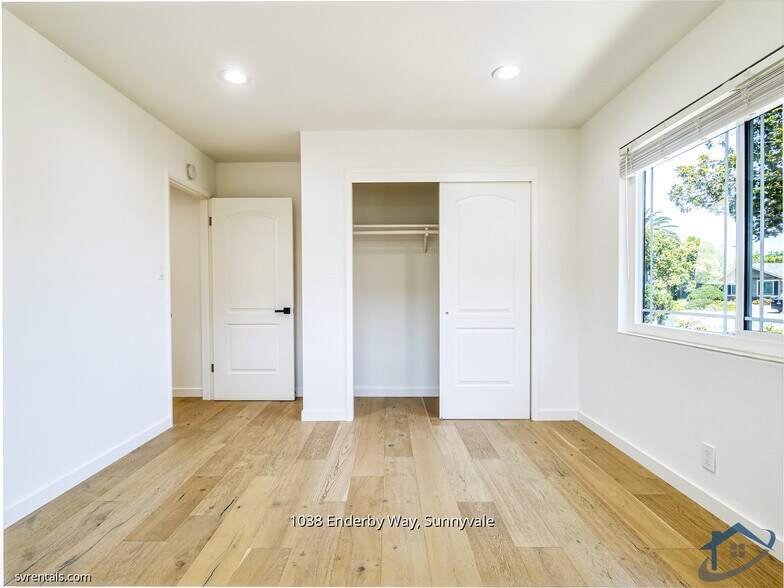 Building Photo - 1038 Enderby Way
