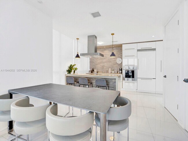 Building Photo - 1100 Biscayne Blvd