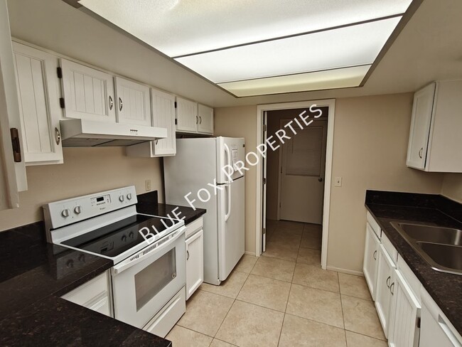 Building Photo - 8305 N Midnight Way