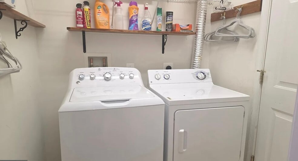 Building Photo - 638 Hunters Rd