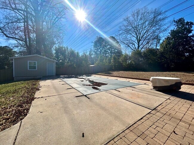 Building Photo - 900 Stanfield Dr