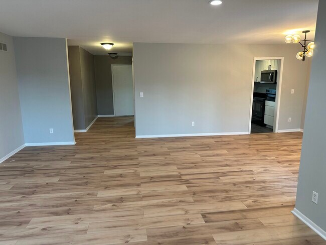 Building Photo - 31120 Hunters Dr