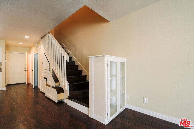 Building Photo - 25595 Pine Creek Ln