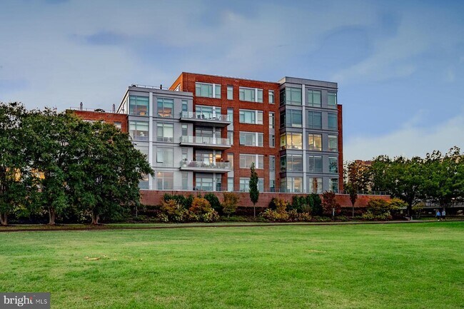 Building Photo - 601 N Fairfax St