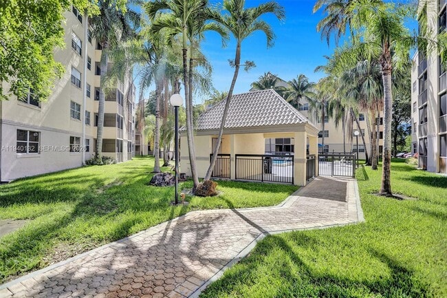 Building Photo - 8343 Lake Dr