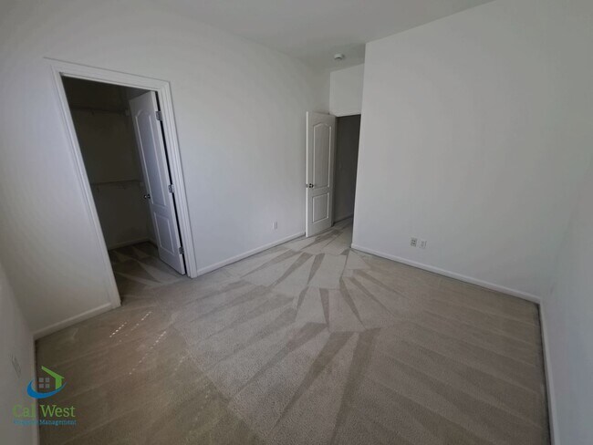 Building Photo - $5295 - 2 Story, 4 bed - 2 Bath Home in se...
