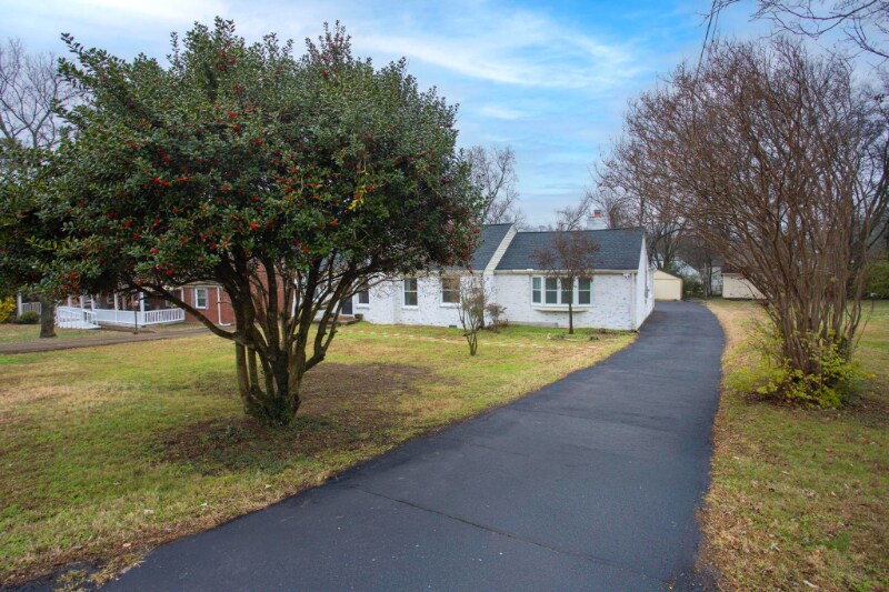 Building Photo - 2314 Deerwood Rd