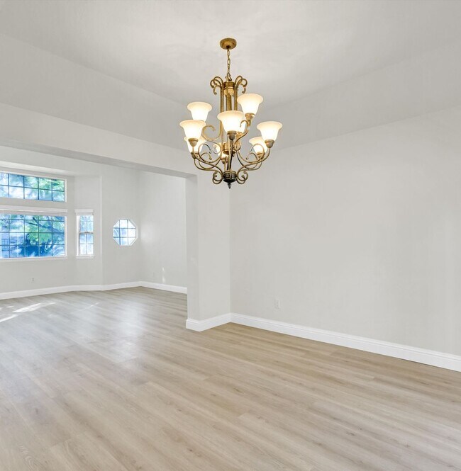 Building Photo - 8103 Valley Flores Dr