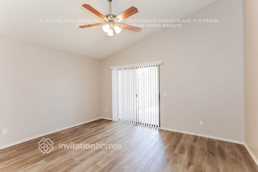 Building Photo - 921 S Val Vista Dr