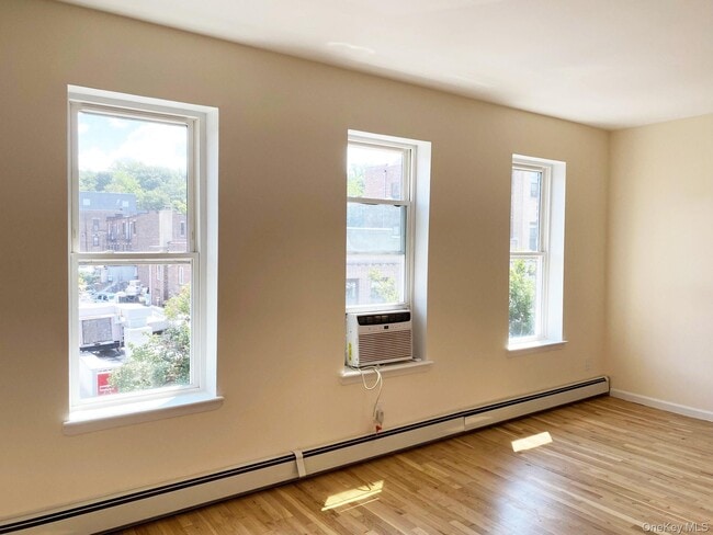 Building Photo - 537 Warburton Ave