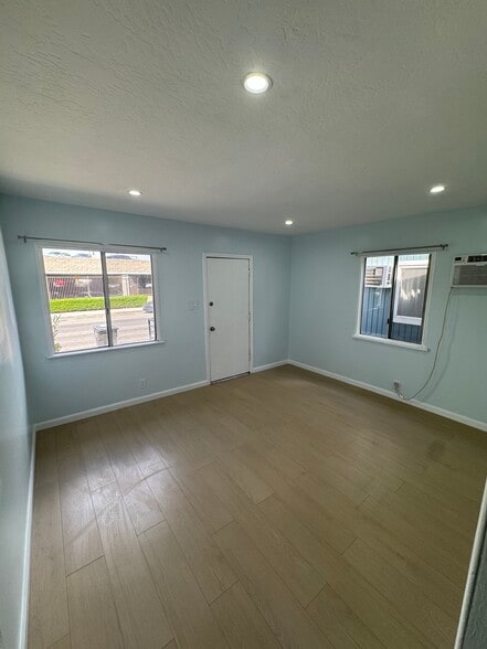 Building Photo - 637 W Avenue 28