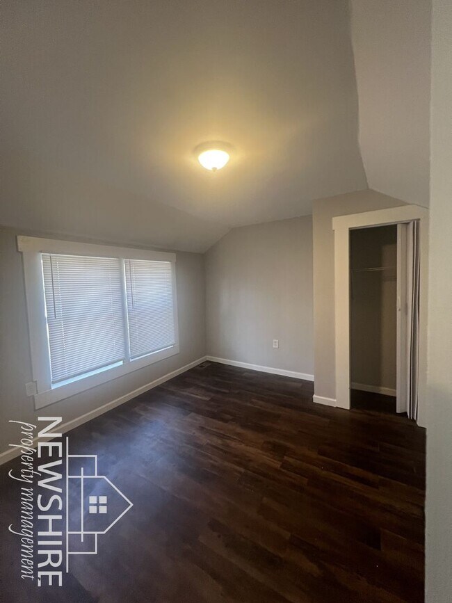 Building Photo - 1572 Farley Ave