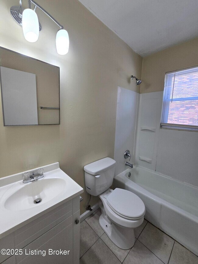 Building Photo - 3217 Springfield Dr