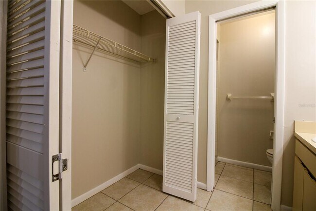 Building Photo - 4202 Sunny View Dr