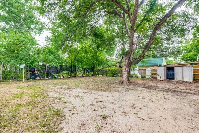 Building Photo - Newly Renovated 3 Bedroom Home