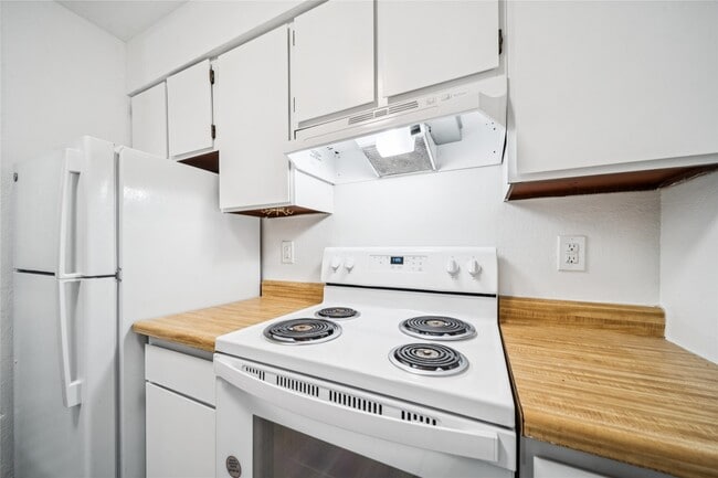 Building Photo - 1046 W 26th Ave