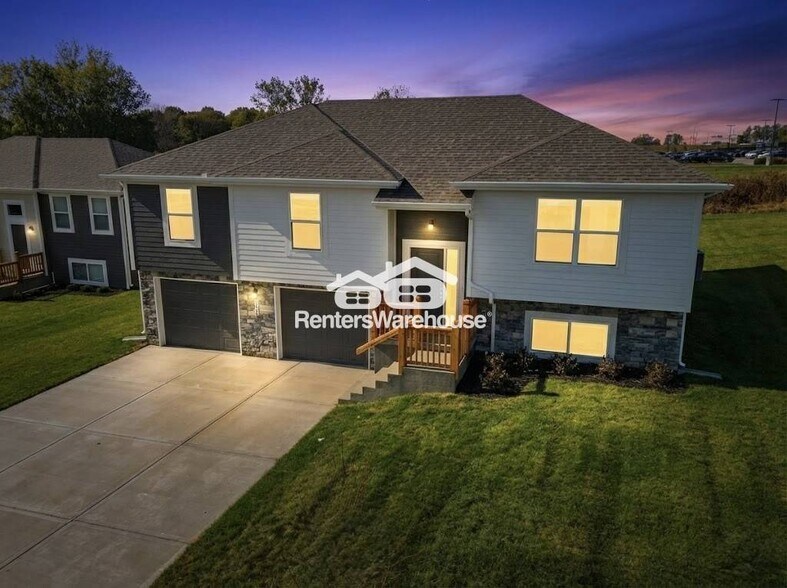 Primary Photo - 707 Wood Sage Ct