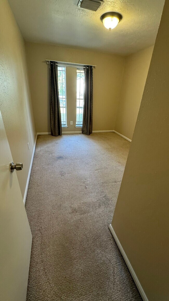 Building Photo - 9207 Portal Dr