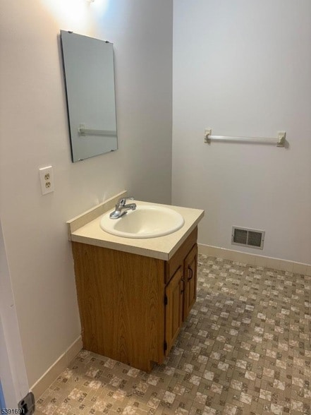 Building Photo - 2 Falkenstein Dr