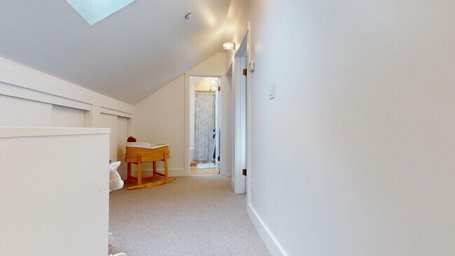 Building Photo - Downtown San Anselmo Updated 4x3 + aupair ...